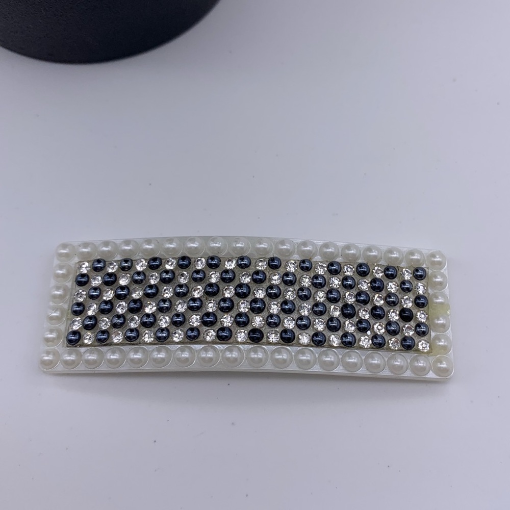 Chic new faux pearl hair Clip